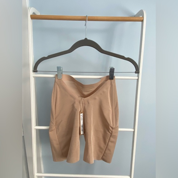 NWT SKIMS Shapewear - Picture 4 of 4